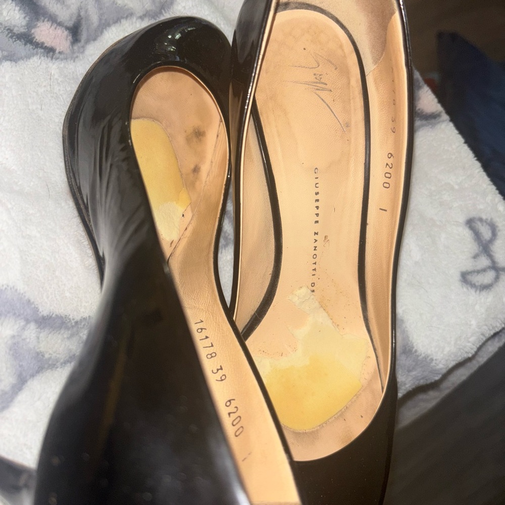 Giuseppe Zanotti Black Leather Heels with Pointed Toe